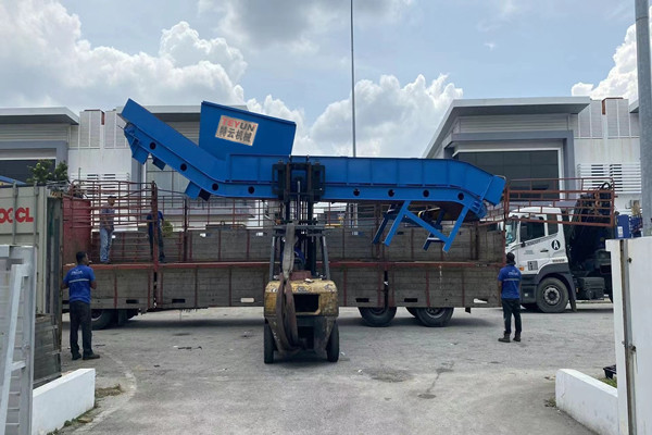 Plastic bottles baler arrived in Malaysia